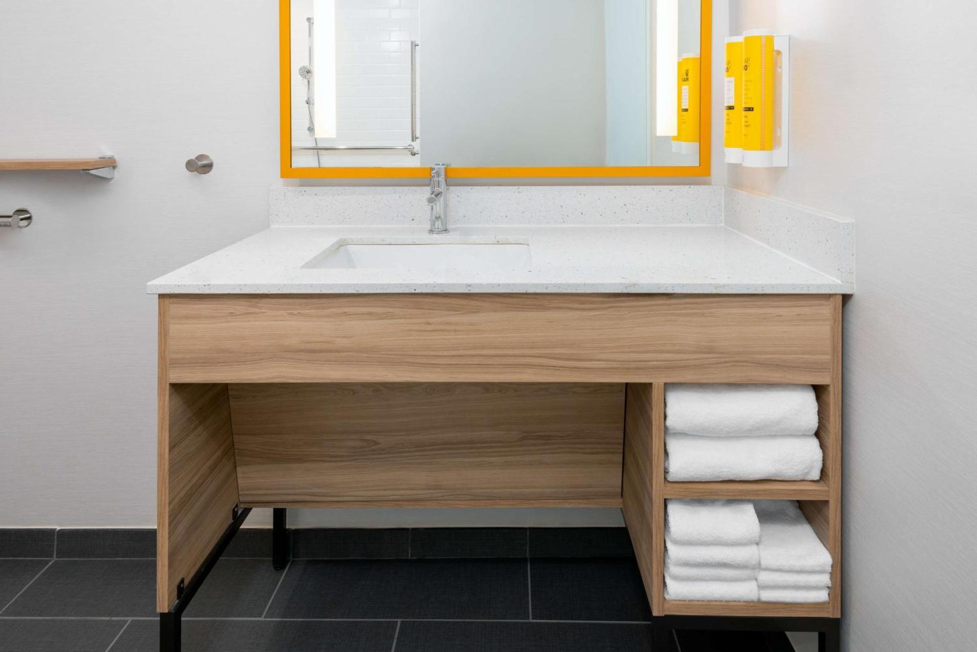 Tru By Hilton Wilmington Hotel Ngoại thất bức ảnh